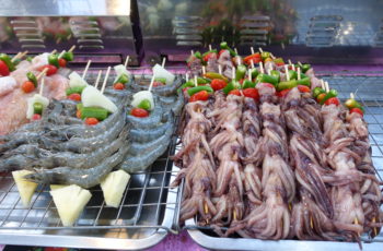 ALIMENTAÇÃO NA TAILÂNDIA COM CRIANÇA